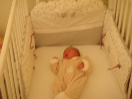 j'arrive à la maison mais je suis un peu perdu dans mon grand lit si une jolie fille veut me tenir compagnie!